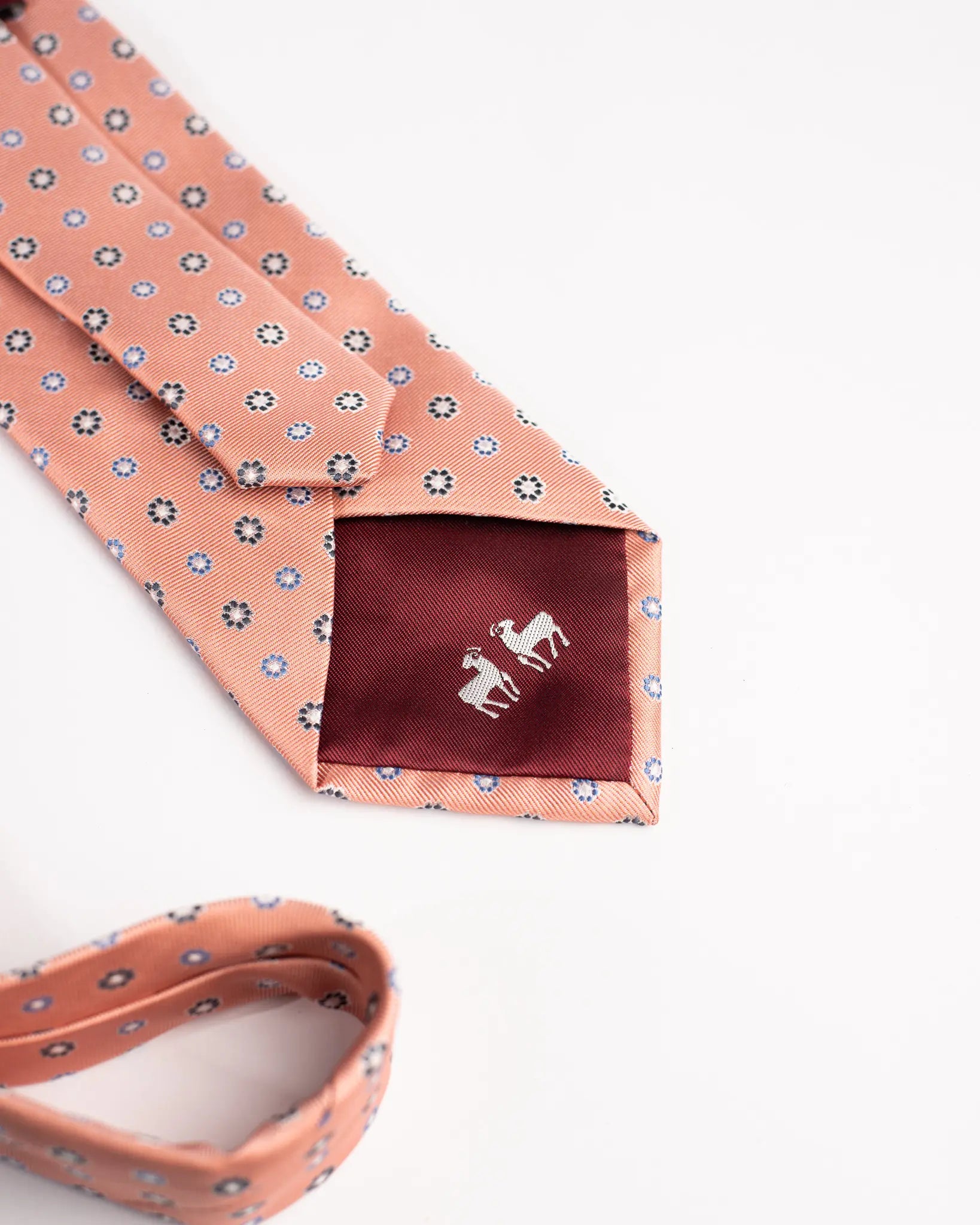 Corbata SS26 Salmón con flores