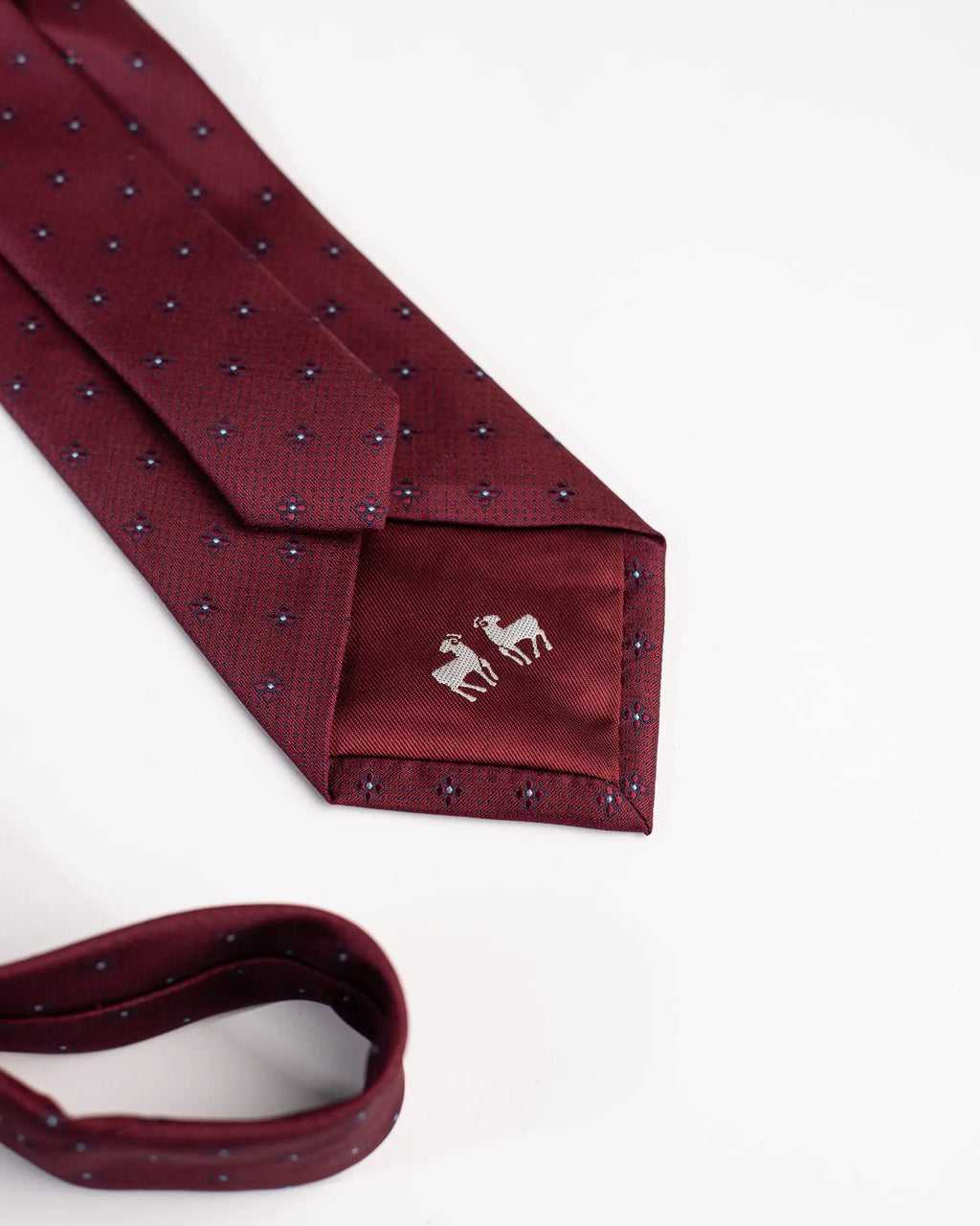 Corbata SS26 Vino microdiseño