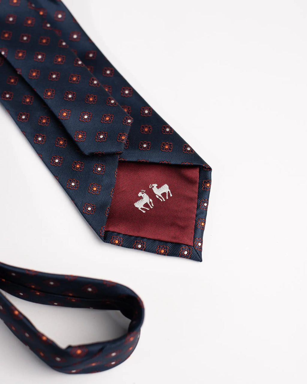 Corbata SS26 Azul microdiseño Rojo