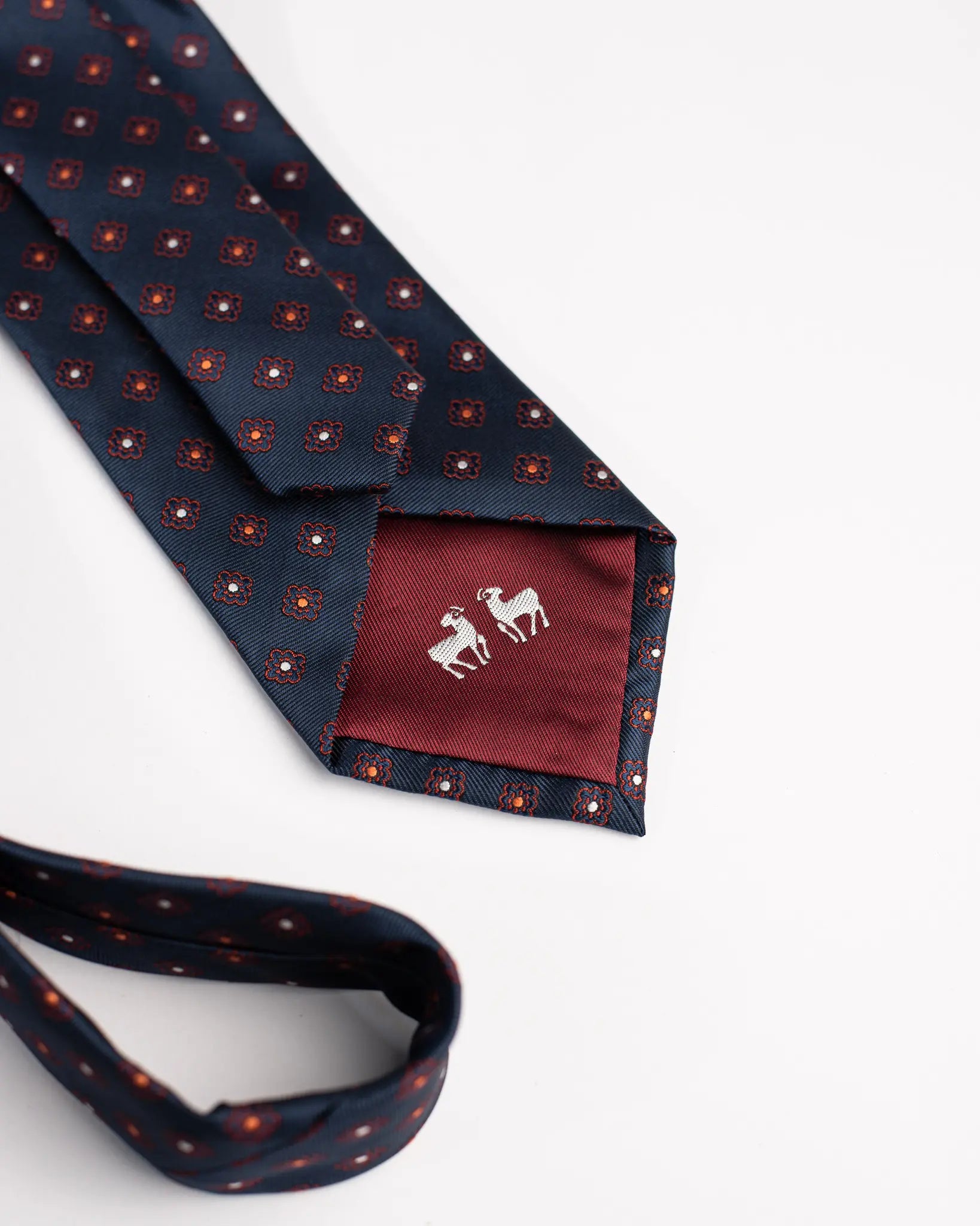Corbata SS26 Azul microdiseño Rojo