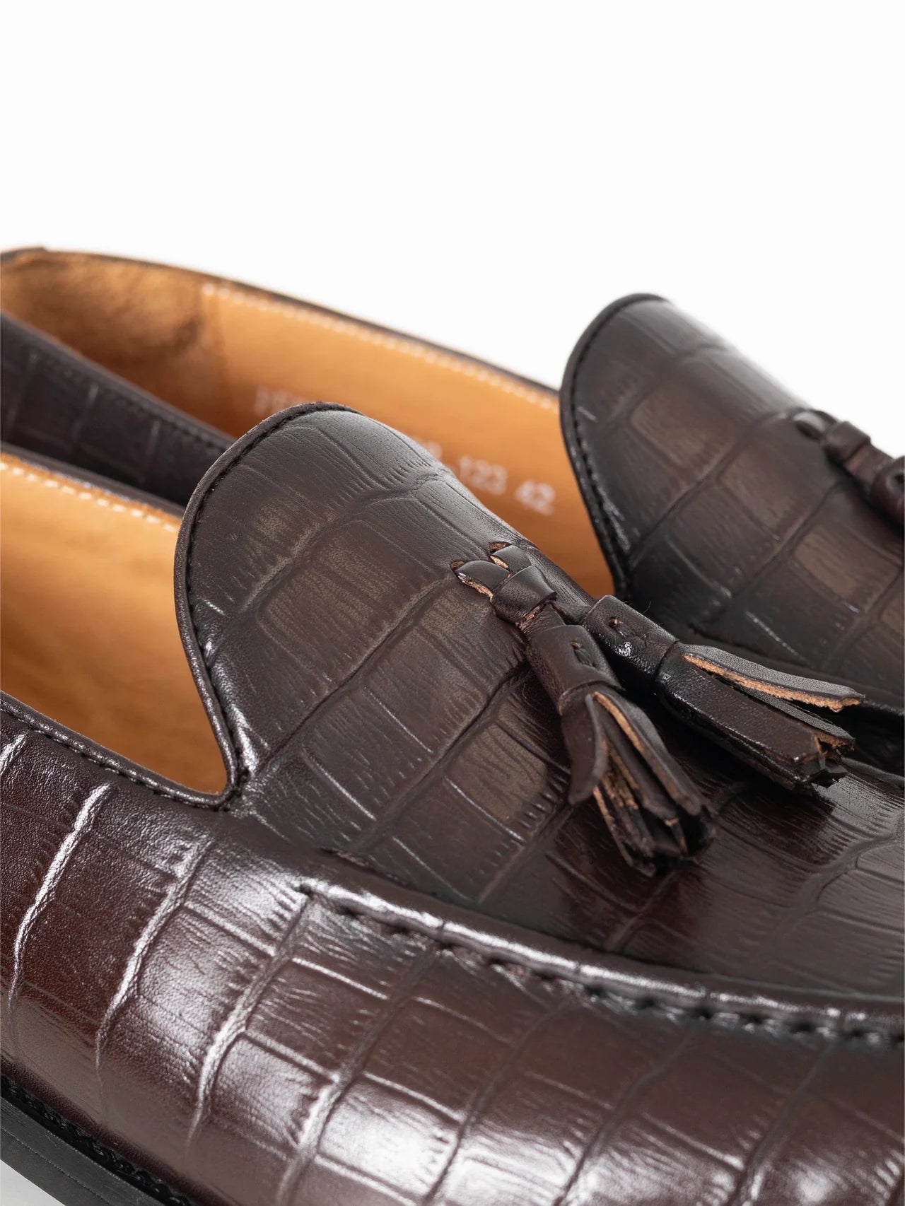 MOCASÍN BORLAS PIEL COCO MARRÓN