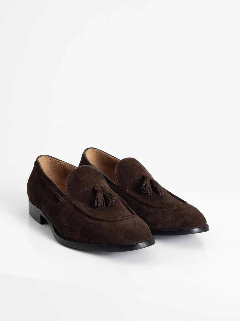 MOCASÍN BORLAS SERRAJE MARRÓN OSCURO