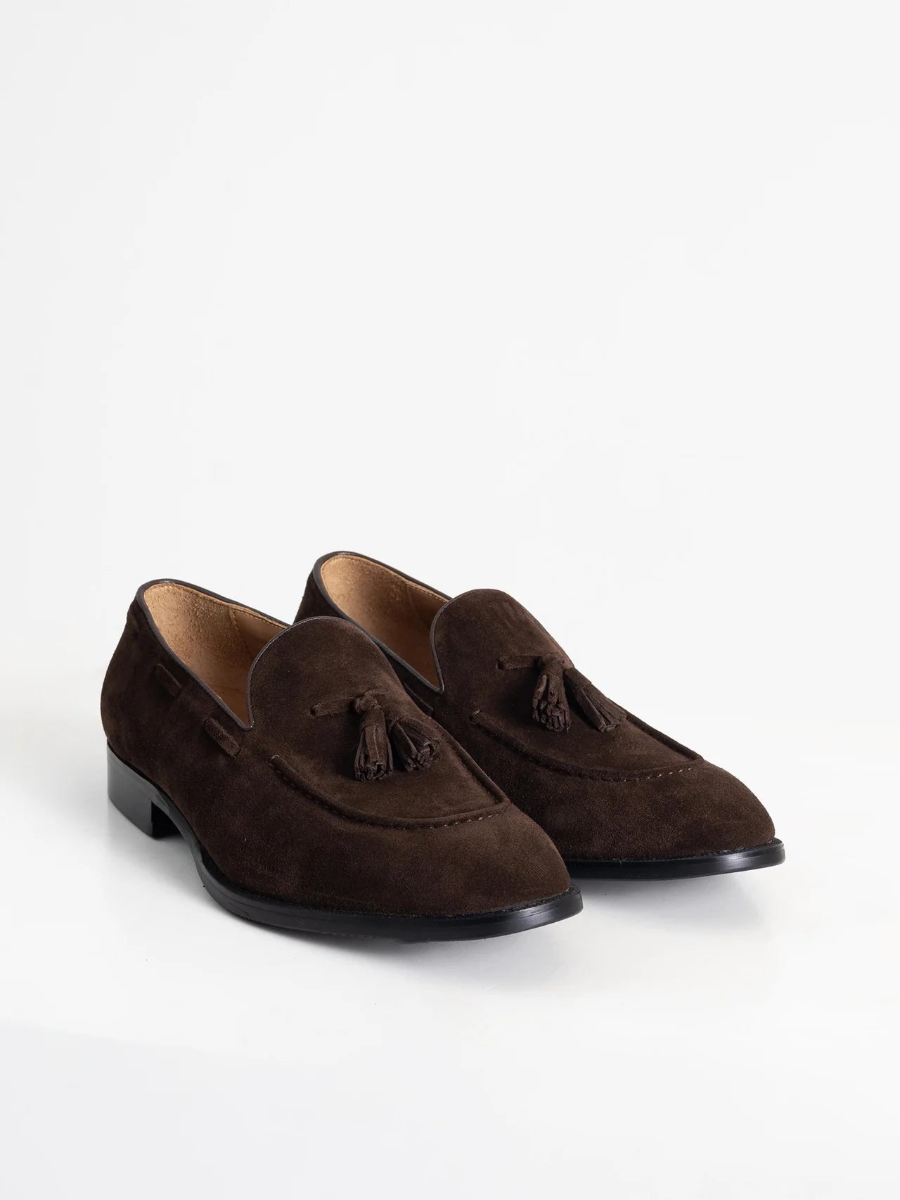 MOCASÍN BORLAS SERRAJE MARRÓN OSCURO