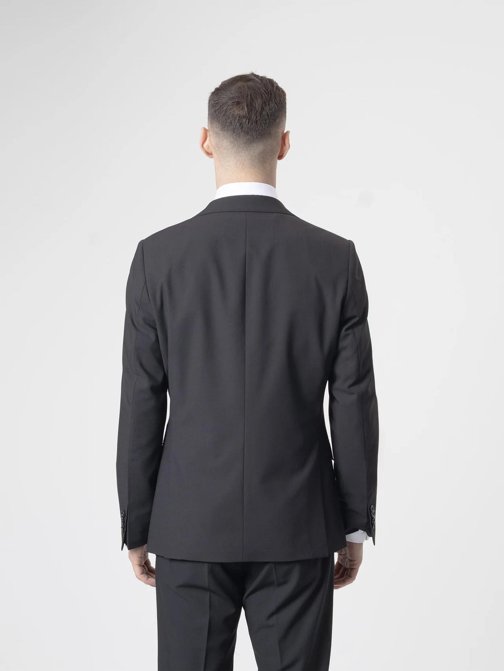 TRAJE LISO NEGRO