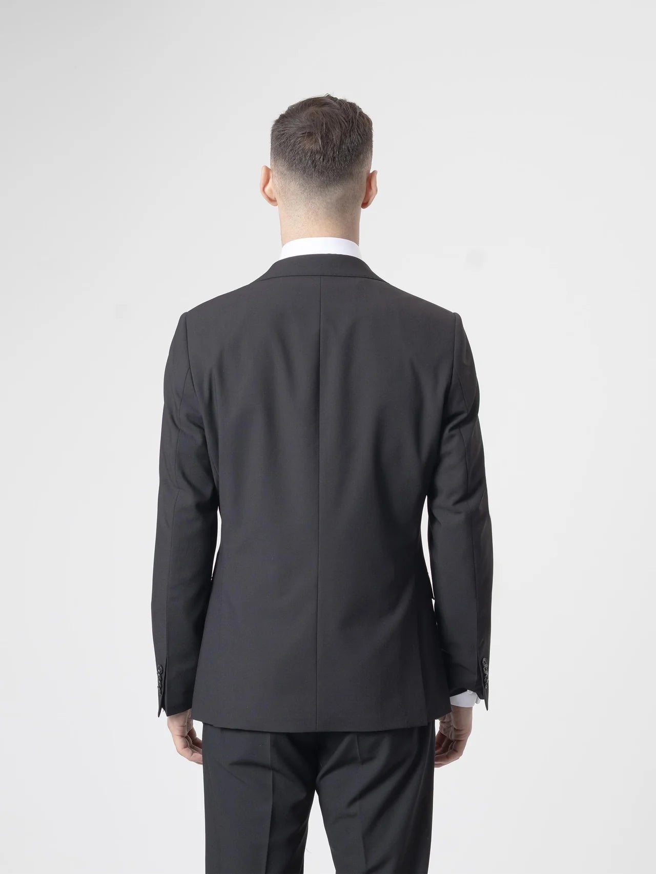 TRAJE LISO NEGRO