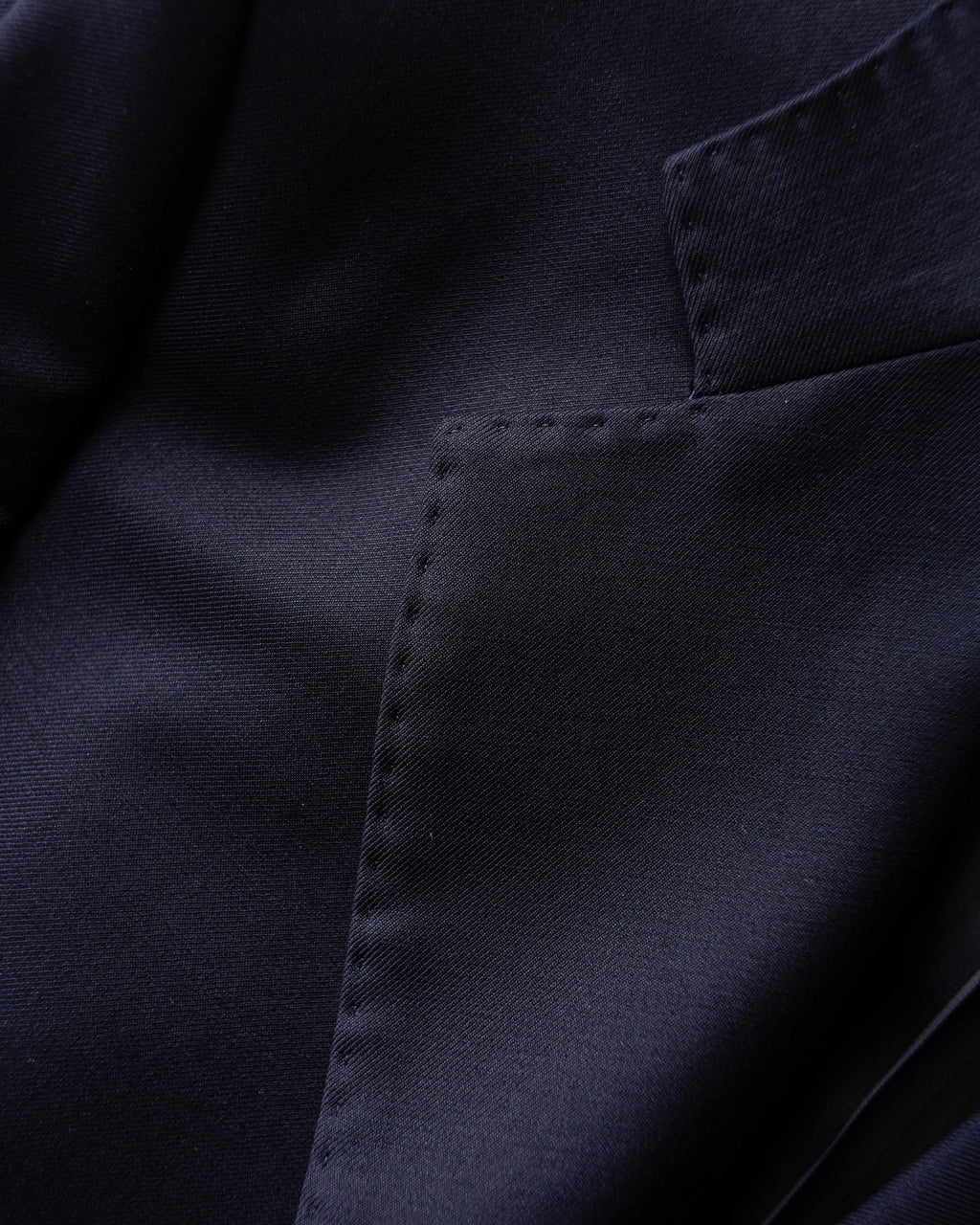 TRAJE AZUL MARINO CONFECCIONADO EN TEJIDO LORO PIANA