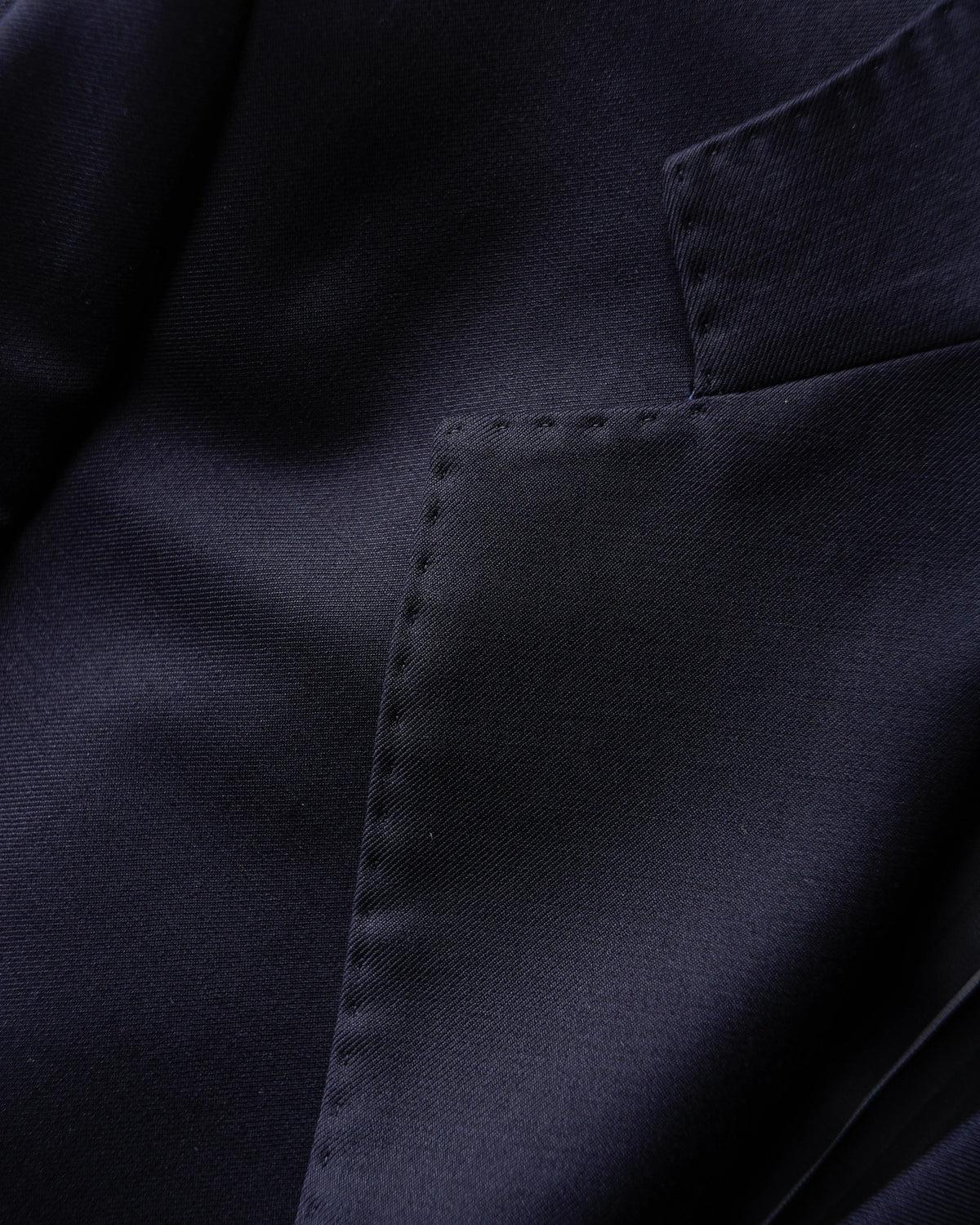 TRAJE AZUL MARINO CONFECCIONADO EN TEJIDO LORO PIANA
