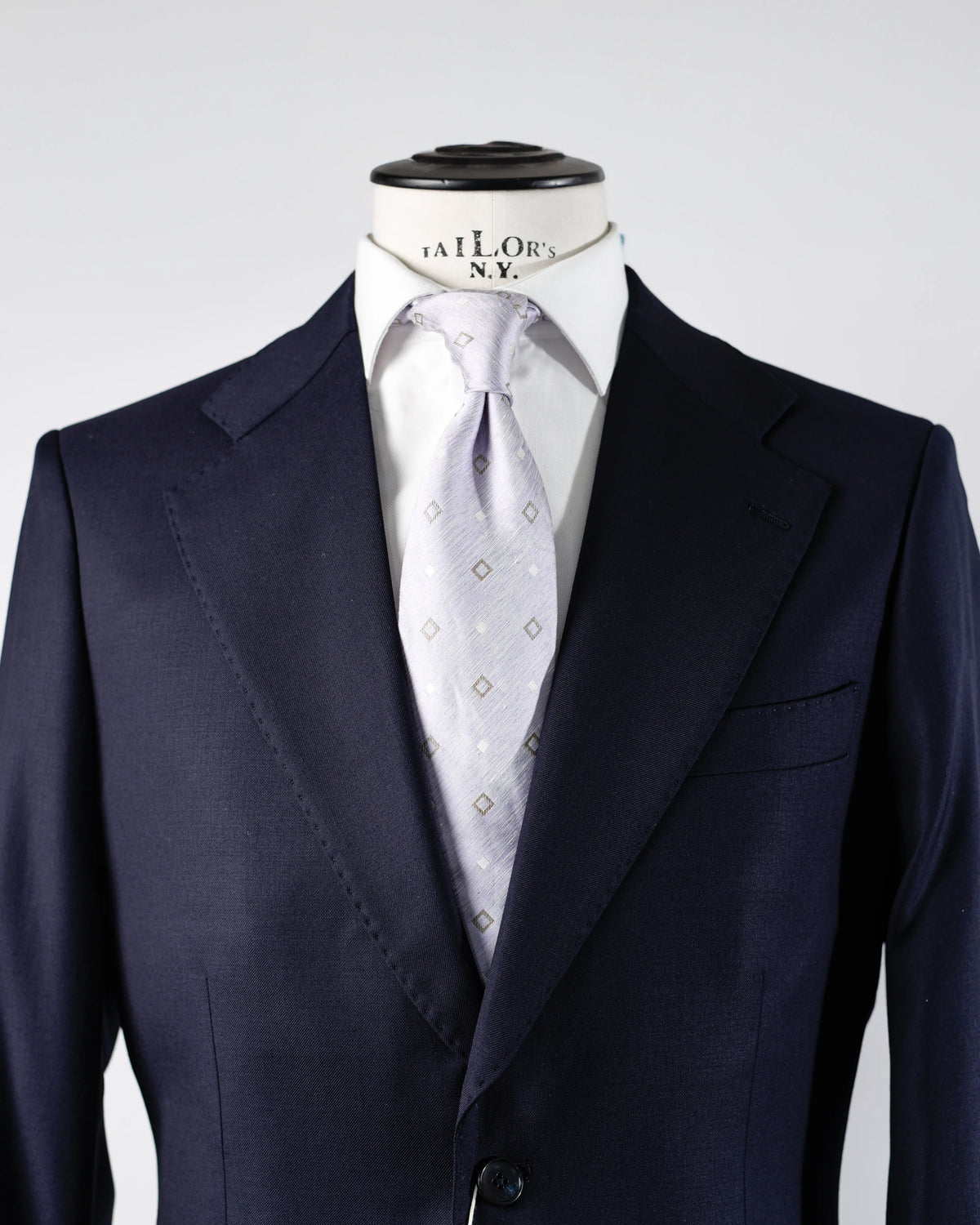 TRAJE AZUL MARINO CONFECCIONADO EN TEJIDO LORO PIANA