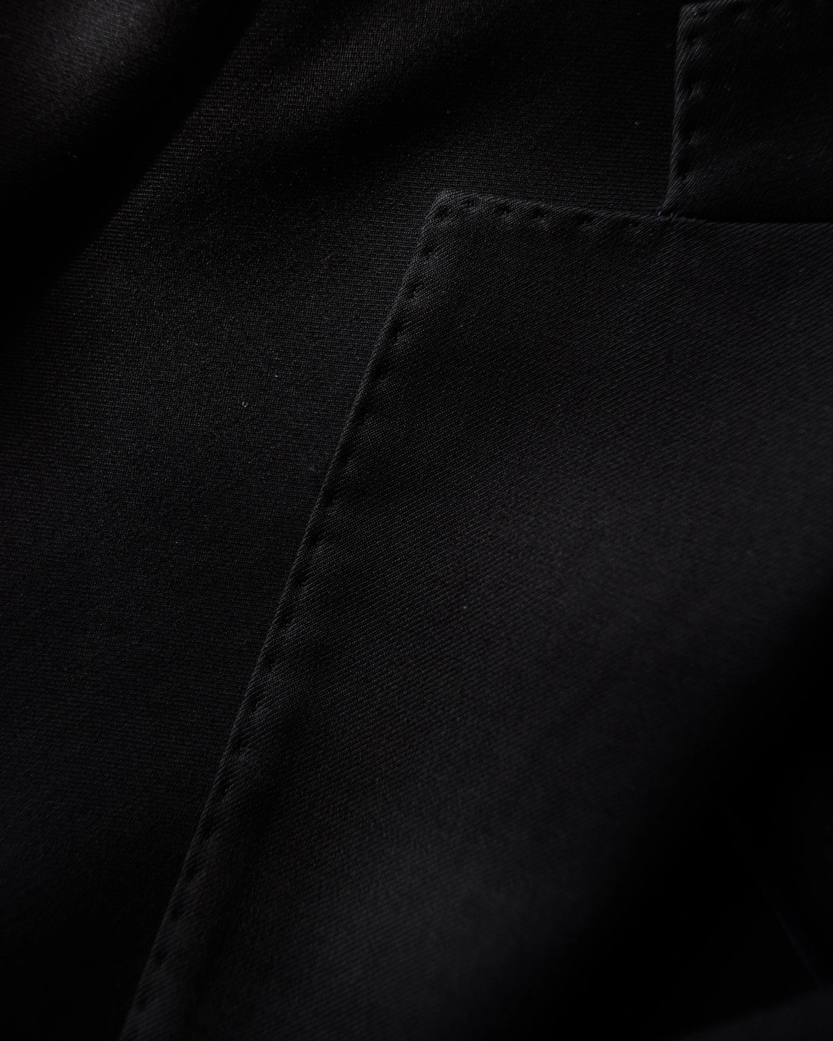 TRAJE NEGRO CONFECCIONADO EN TEJIDO LORO PIANA